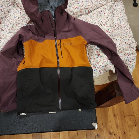 Flylow lucy snow jacket. - Picture 3 of 3